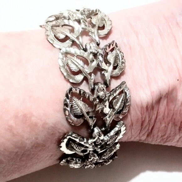 Vintage Coro Pegasus Mid Century Double Leaf Link Bracelet - Picture 7 of 7